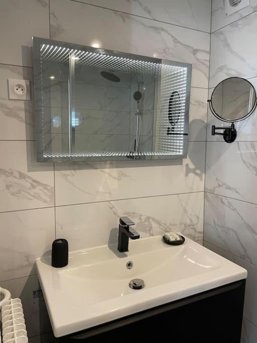 90M2 Hyper Centre Sauna Strasbourg Exteriör bild